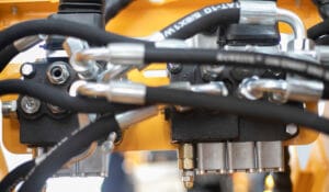 hydraulic-valve-and-hose-layout-on-skid-steer-loader