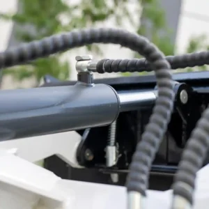 Hydraulic-lift-cylinder-detail-on-S360-skid-steer-loaderS360
